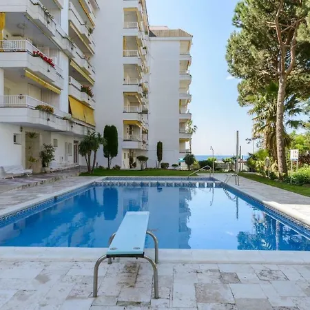 With Direct Access To The Beach. Апартаменти