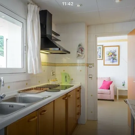 Апартаменти With Direct Access To The Beach. *